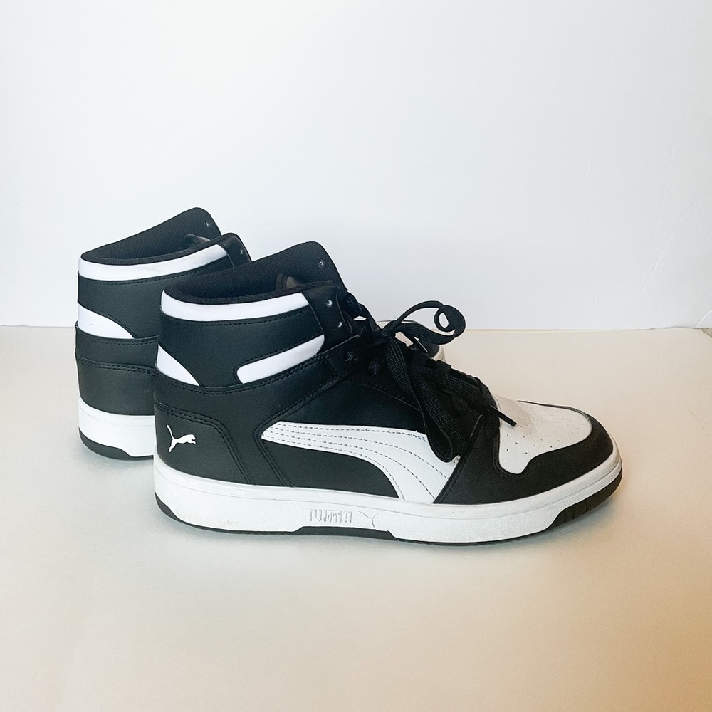 Men’s Puma Black and White Hightop Tennis Shoes size 9.5